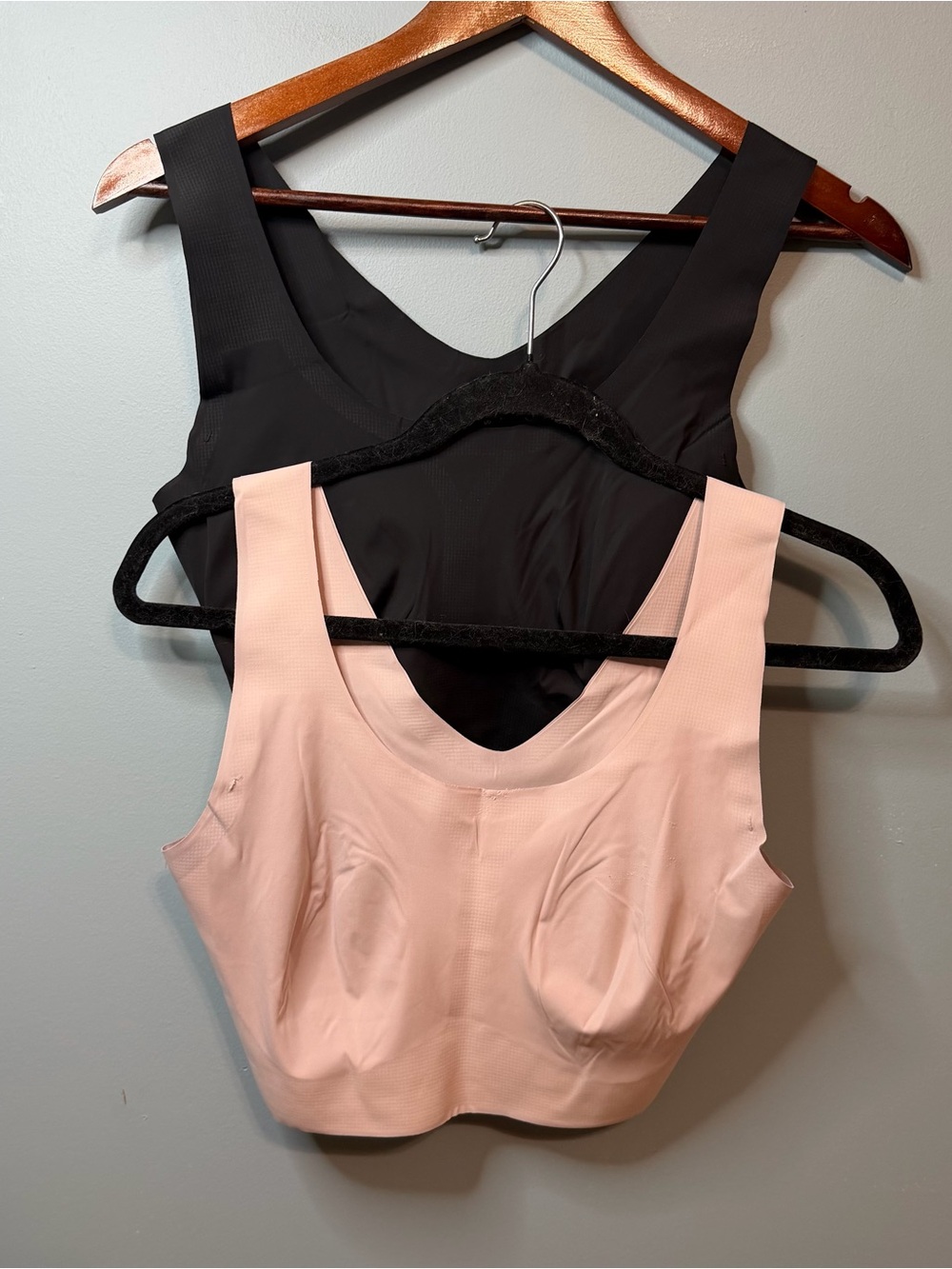 Bali Comfort Revolution Wireless Bra Bundle Size L Black Nude Seamless DF3491